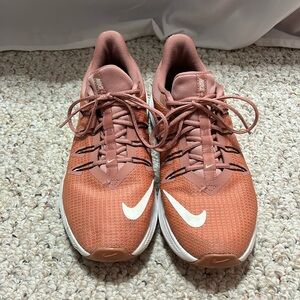 Women’s Nike tennis shoes